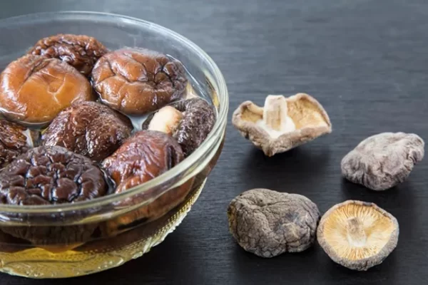 True or not? Shiitake mushroom soaking water Do not use it for cooking?